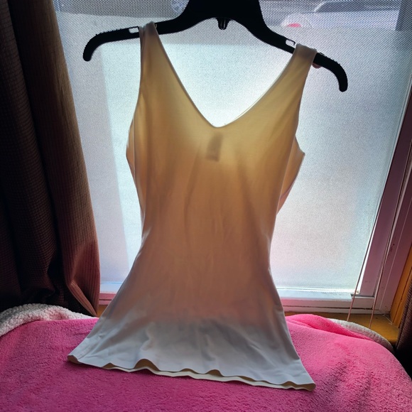 ASSETS SPANX Cream Ivory Slimming Top - Picture 7 of 8